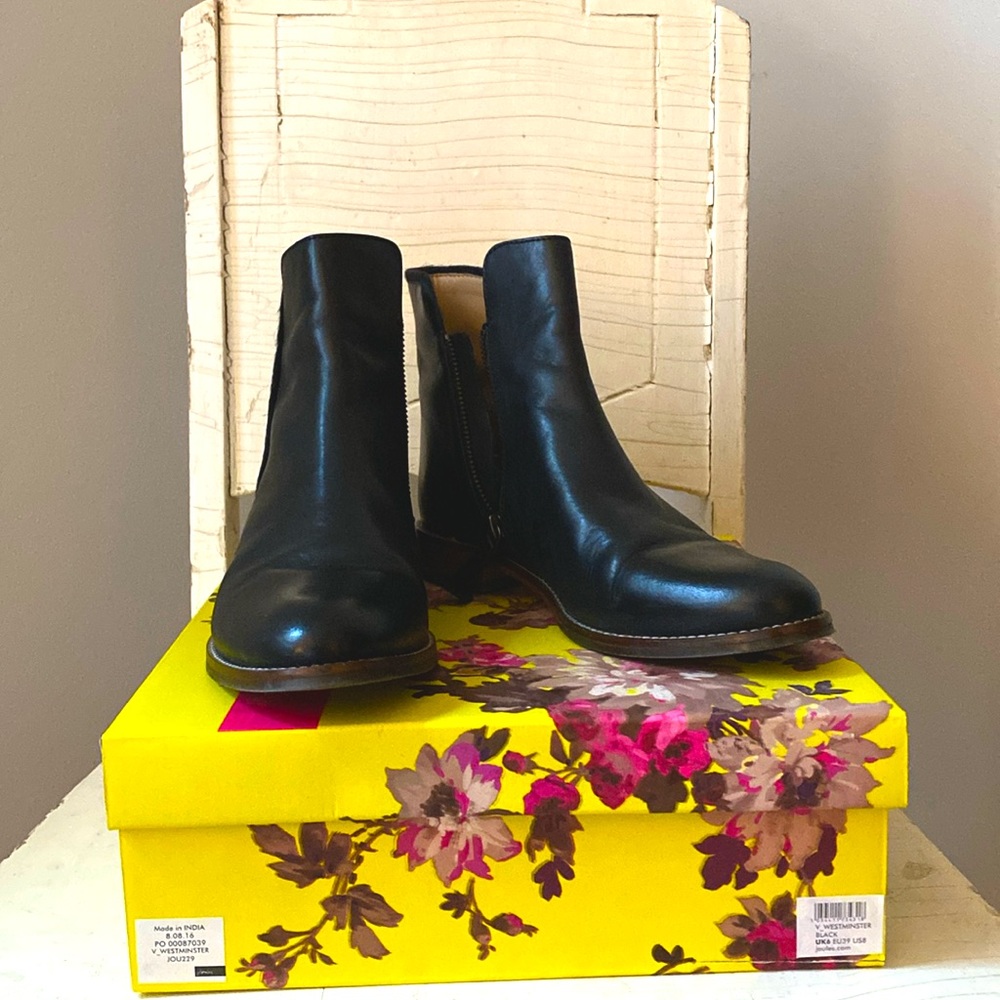 Joules black Chelsea boots- size 8